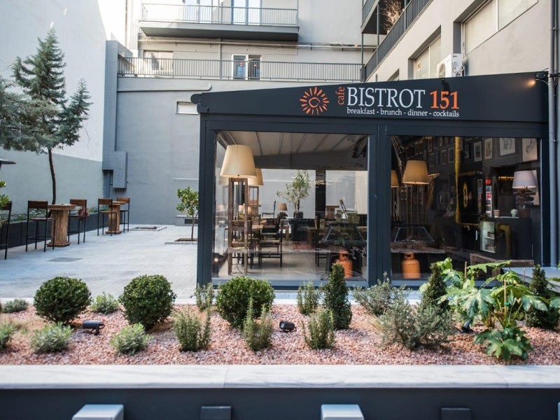 Motorised-roof pergola @ Bistrot 151, Thessaloniki